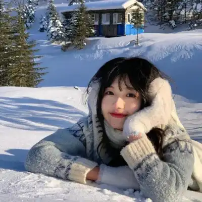 钟由希